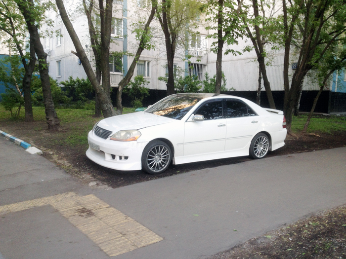 Москвичи смогут фиксировать парковку на газонах с помощью смартфонов