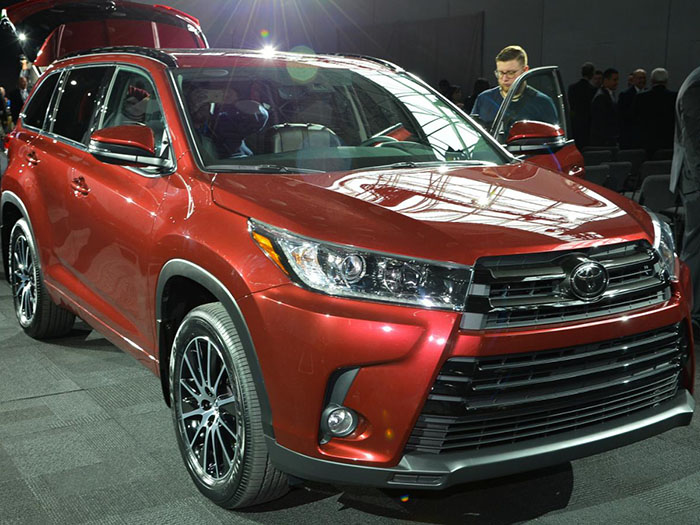 Toyota показала обновленный Highlander