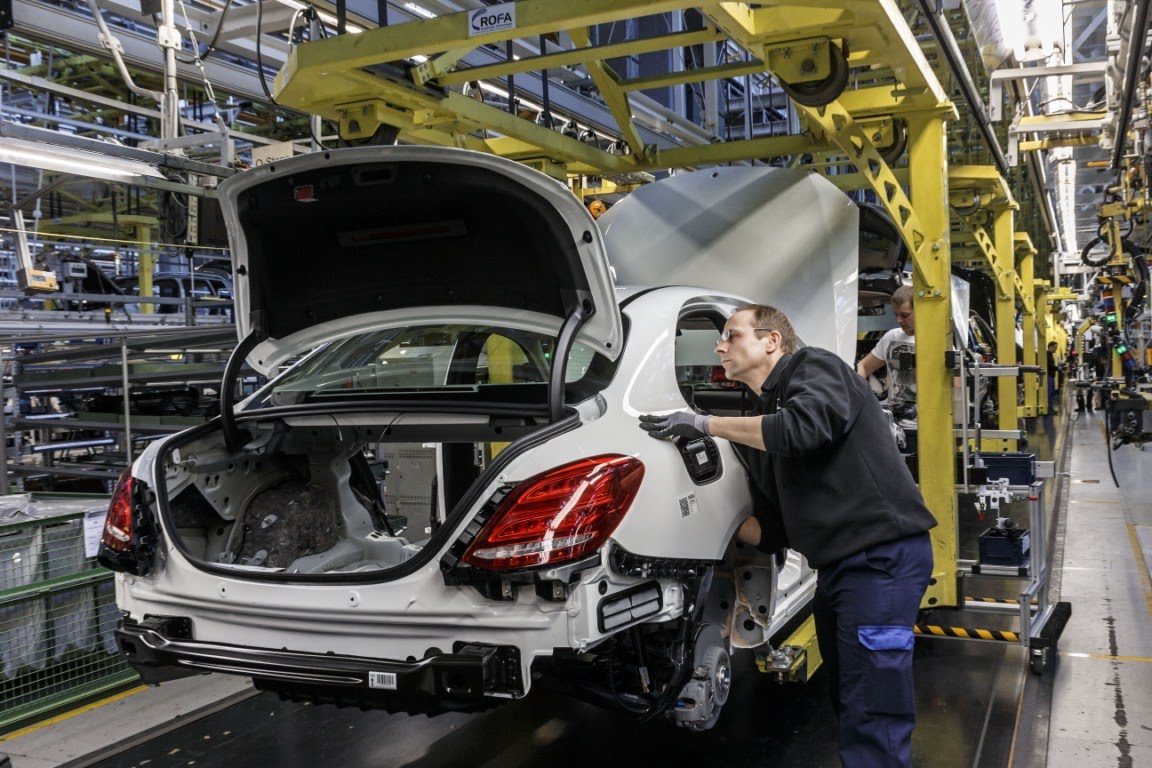 В России заложили первый камень завода Mercedes-Benz