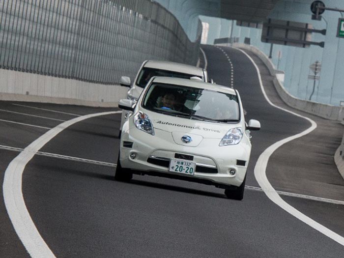 Nissan представил Leaf с автопилотом