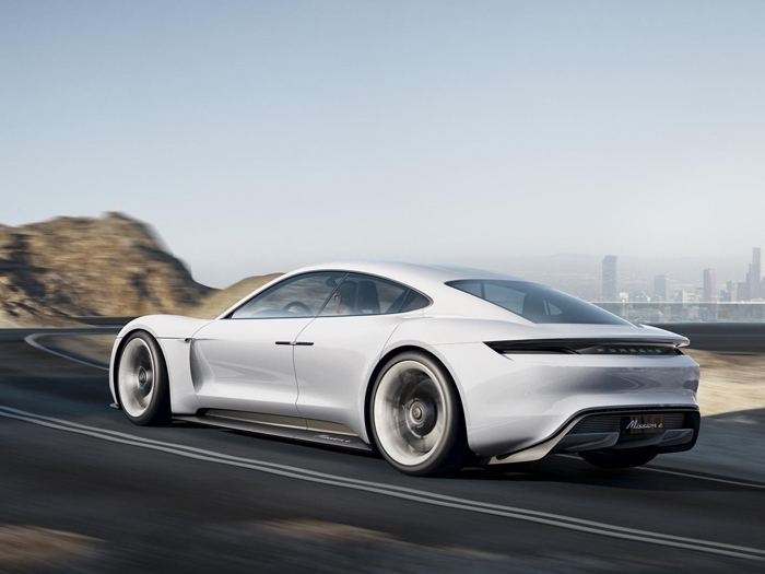 Электрический супекар Porsche Mission E станет серийным в 2020 году