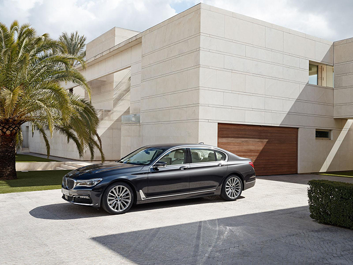 Объявлены российские цены на новую BMW 7-й серии
