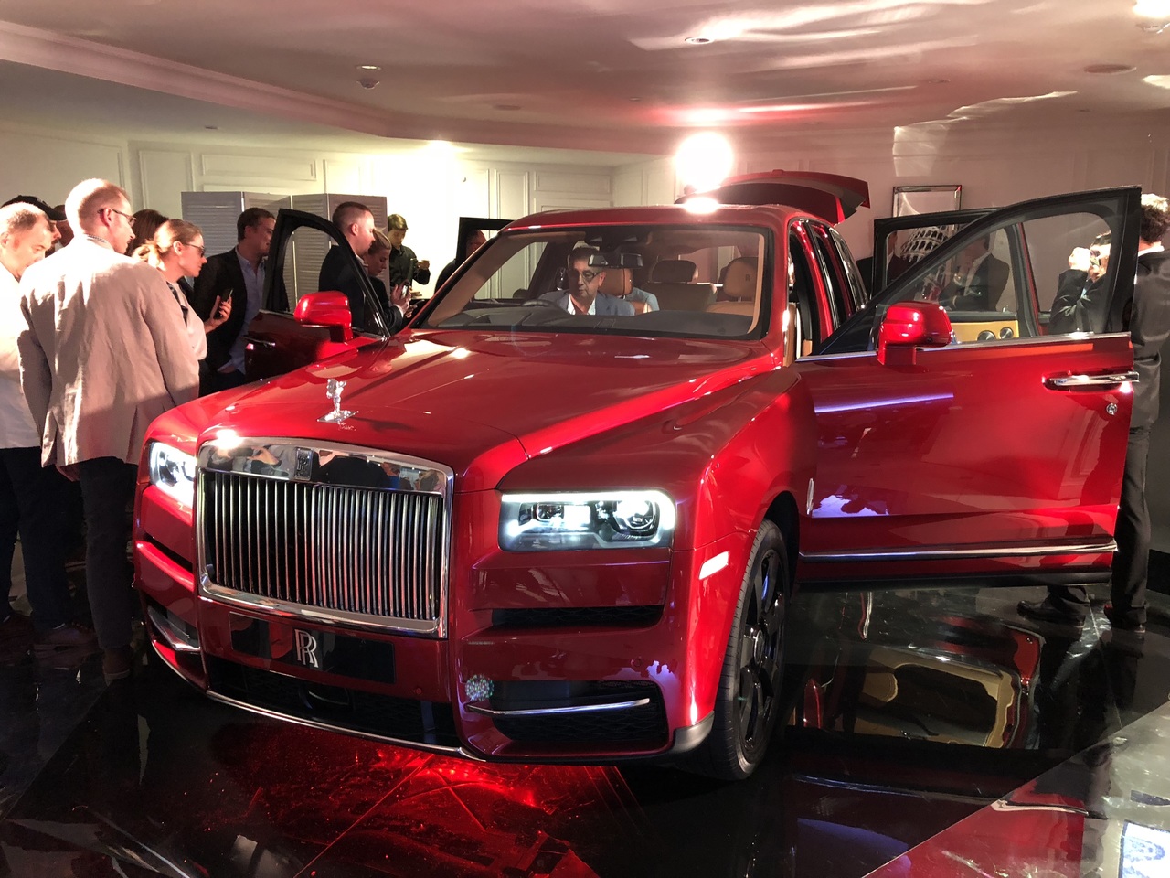 В Москве показали внедорожник Rolls-Royce Cullinan
