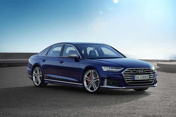 Audi показала новое поколение седана S8