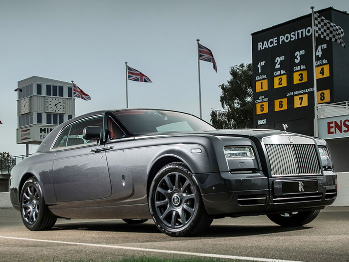 Новый Rolls-Royce напомнит о британских гонках