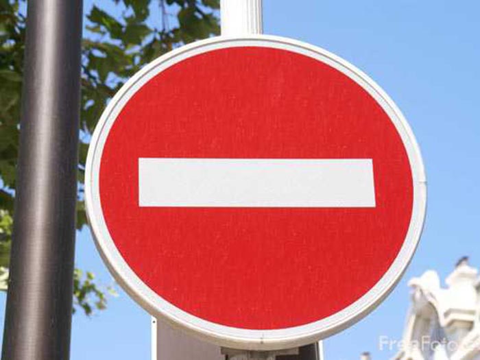 C выделенных полос в Москве уберут знаки «Въезд запрещен»