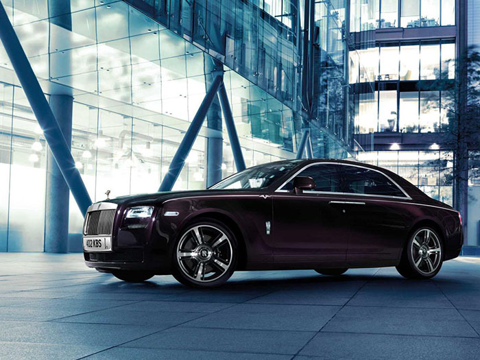 Rolls-Royce «зарядил» Ghost