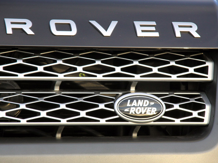 Range Rover потягается с Bentley