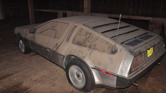 Легендарный DeLorean простоял 32 года в сарае
